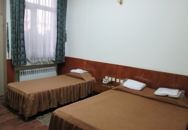 اتاق سه تخته هتل آسیا زنجان